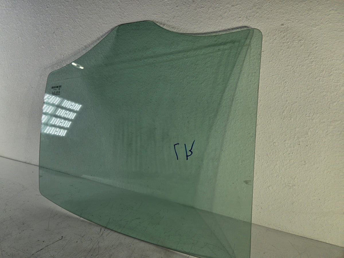 2003 2009 Mercedes Benz E500 Left Driver Side Rear Door Window Glass OEM