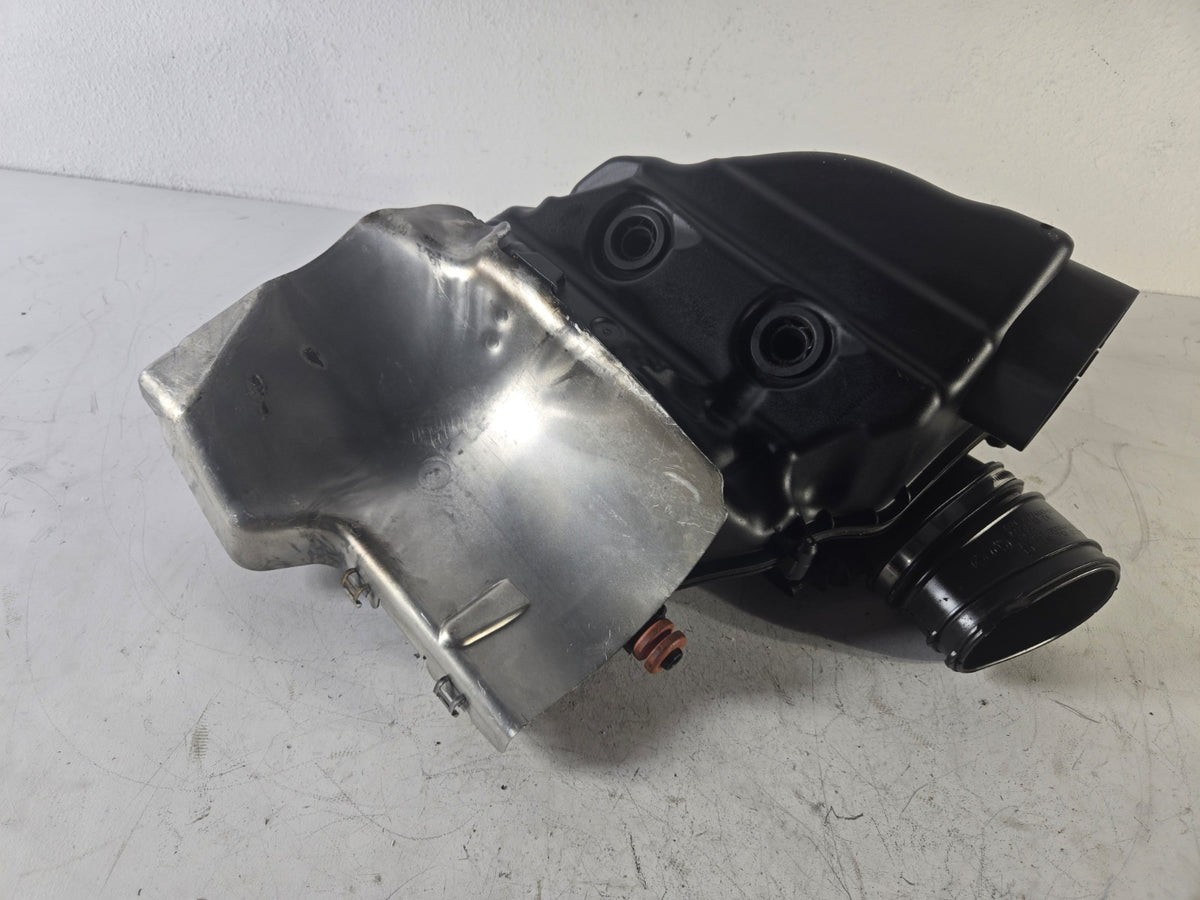 2010 2013 BMW 550i 4.4L Air Intake Air Cleaner Housing Silencer Right Side OEM