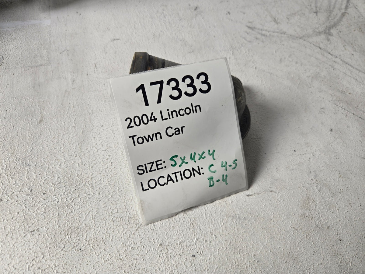 2001 2004 Lincoln Town Car 4.6L Thermostat Housing Water Outlet Connection OEM