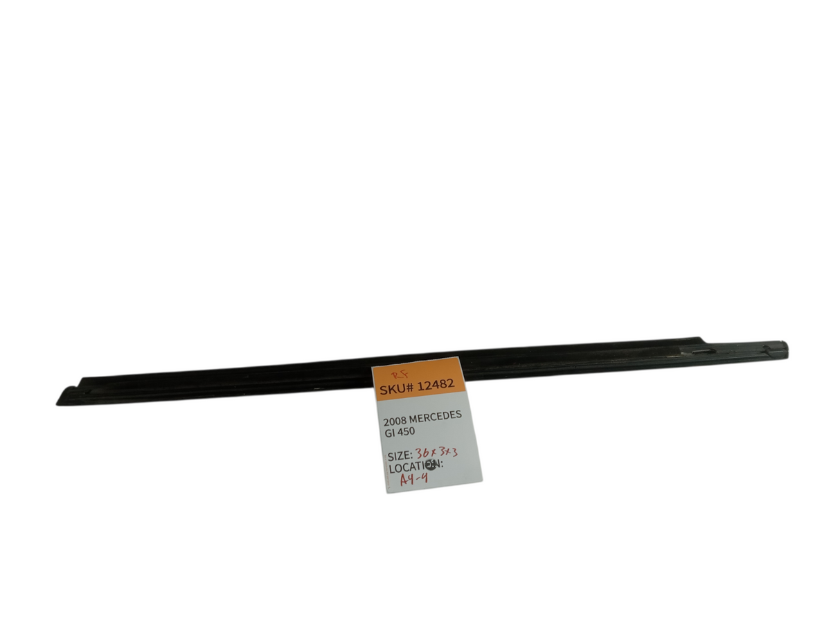 2008-2014 Mercedes-Benz GL450 Front Right Sealing Strip Door Glass OEM 12482