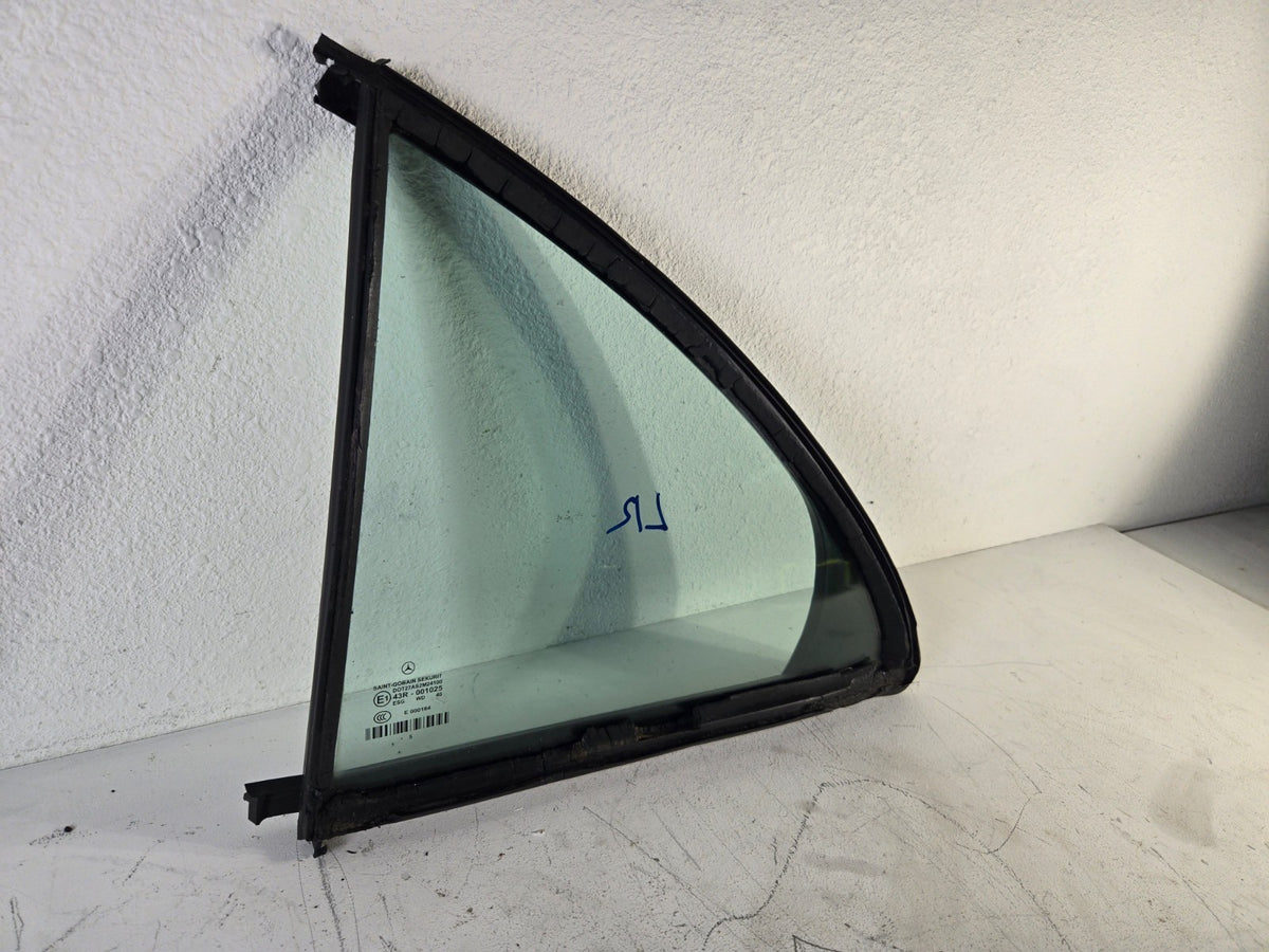 2003 2009 Mercedes Benz E500 Left Driver Rear Door Quarter Vent Glass OEM
