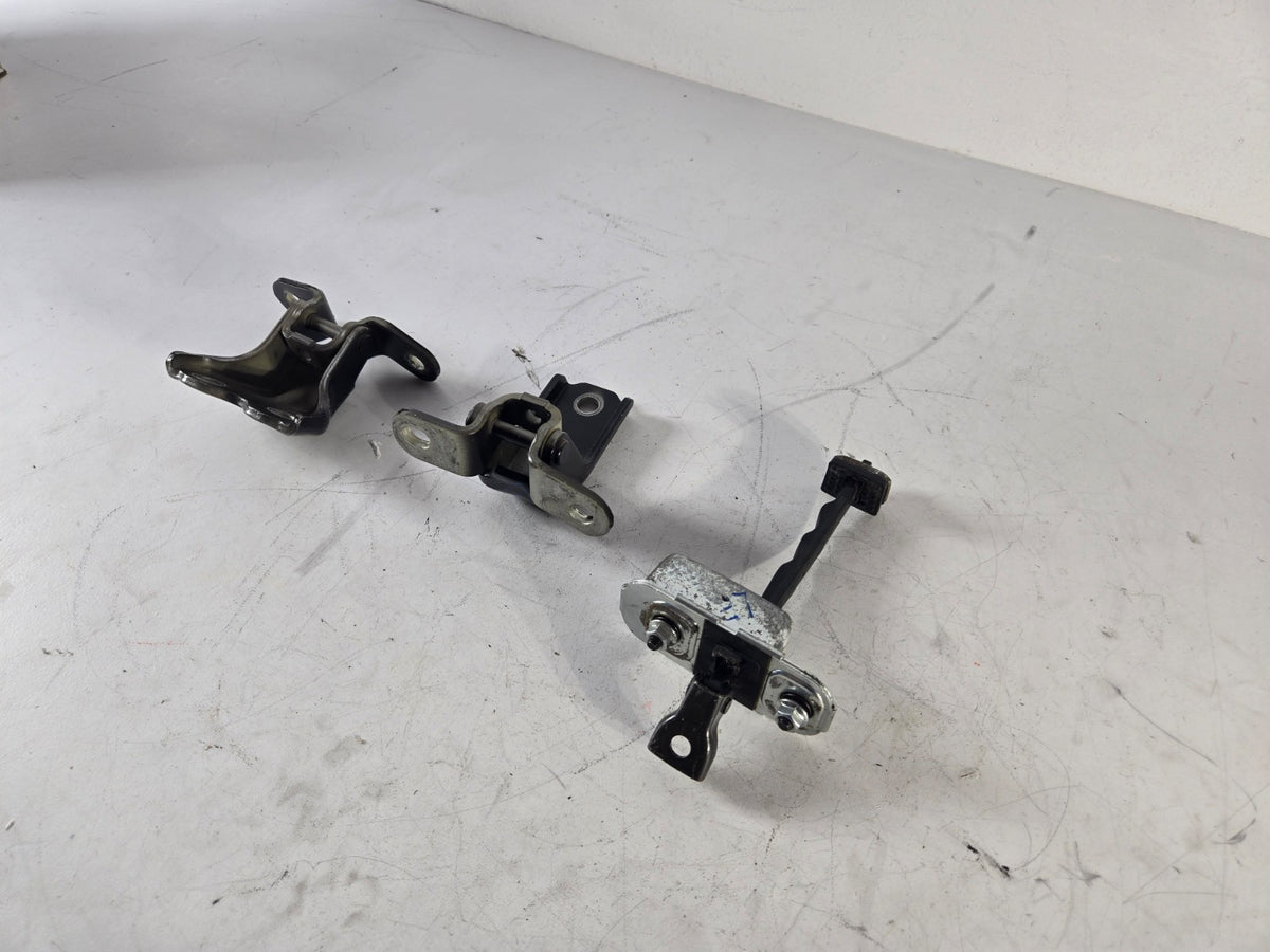 2015 2021 Kia Sedona Left Driver Front Door Upper Lower Hinge Hinges OEM