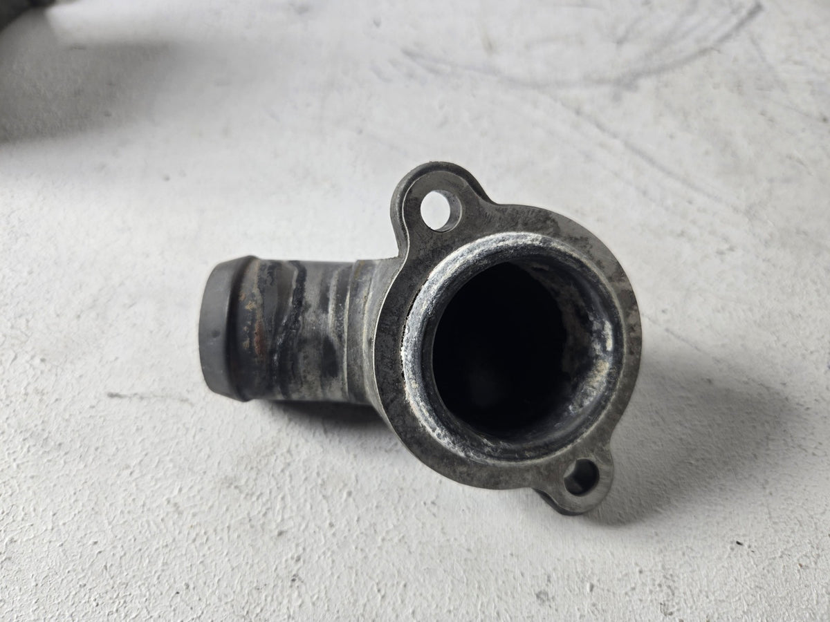 2001 2004 Lincoln Town Car 4.6L Thermostat Housing Water Outlet Connection OEM