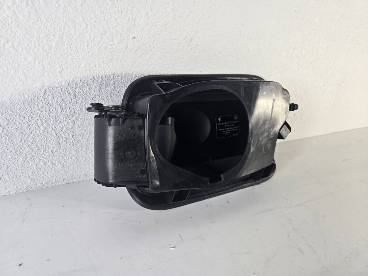 2010 2016 BMW 528i 535d 550i M5 Fuel Gas Tank Filler Door Lid Cover Panel OEM