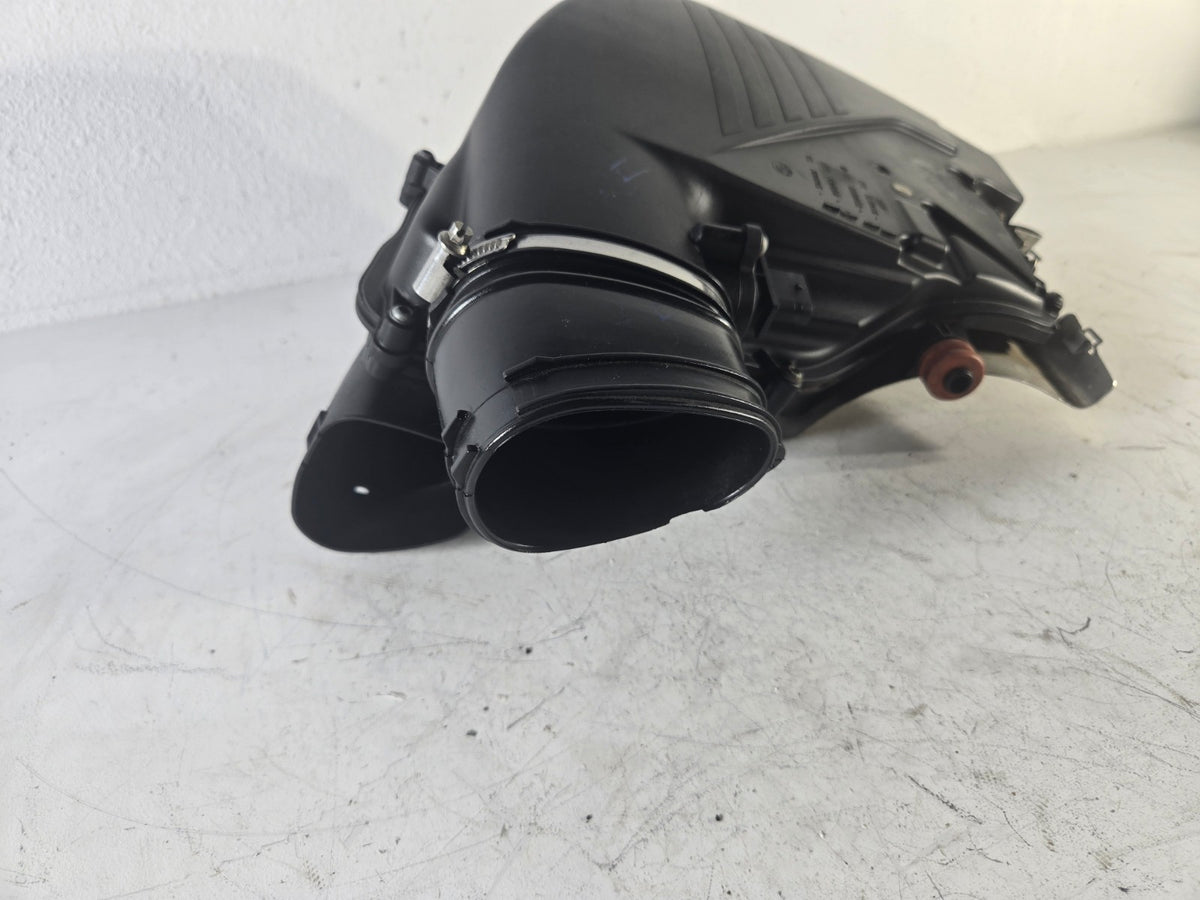 2010 2013 BMW 550i 4.4L Air Intake Air Cleaner Housing Silencer Right Side OEM