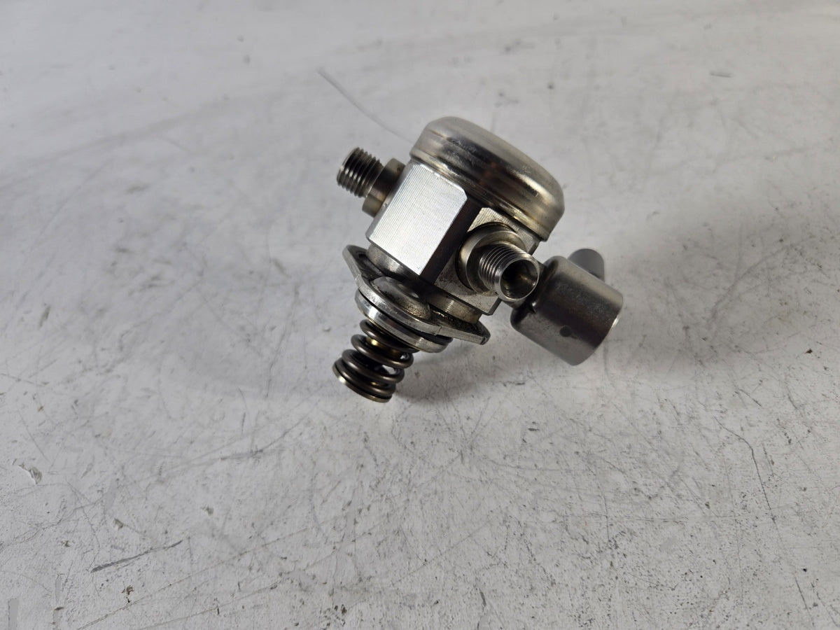 2010 2013 BMW 5 Series 550i 4.4L High Pressure Fuel Pump Assembly OEM 0261520068