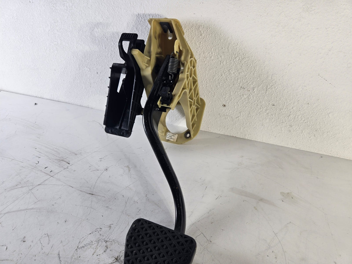 2010 2016 BMW 535i 550i M5 Foot Brake Stop Pedal With Bracket OEM 35006799891