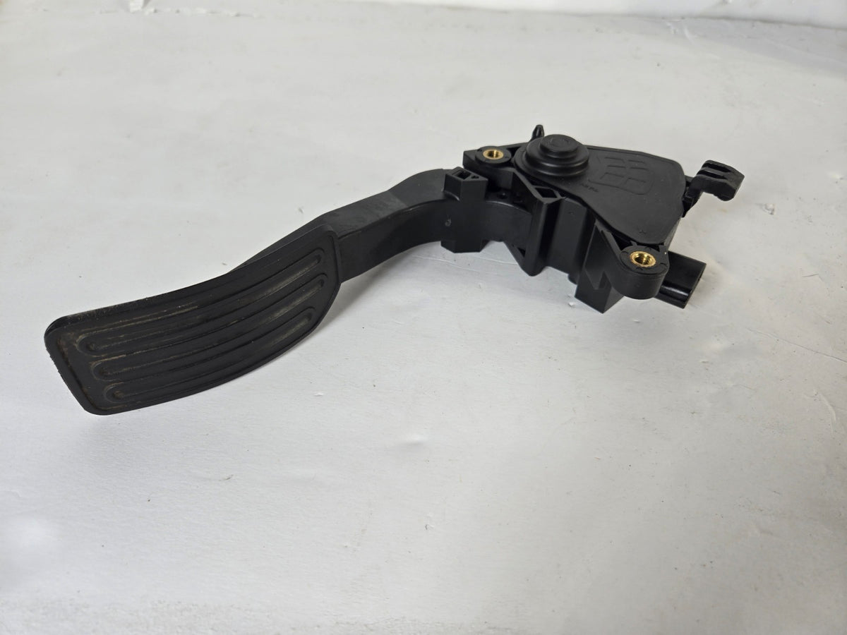 2014-2016 Nissan Sentra Gas Accelerator Pedal W Sensor 18002-3RA0B OEM 15250
