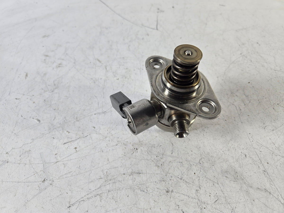 2010 2013 BMW 5 Series 550i 4.4L High Pressure Fuel Pump Assembly OEM 0261520068