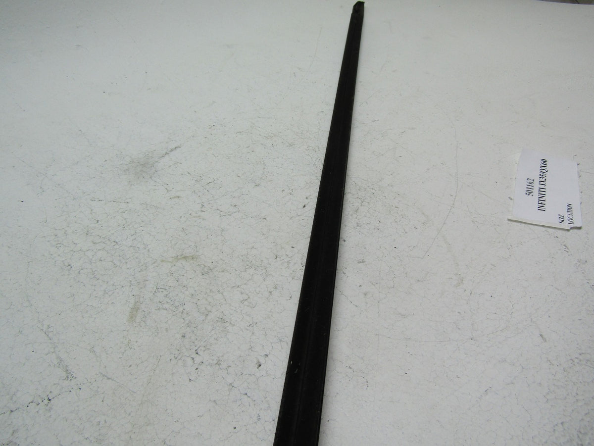 2020 Infiniti Qx60 left driver side front door window glass trim belt molding