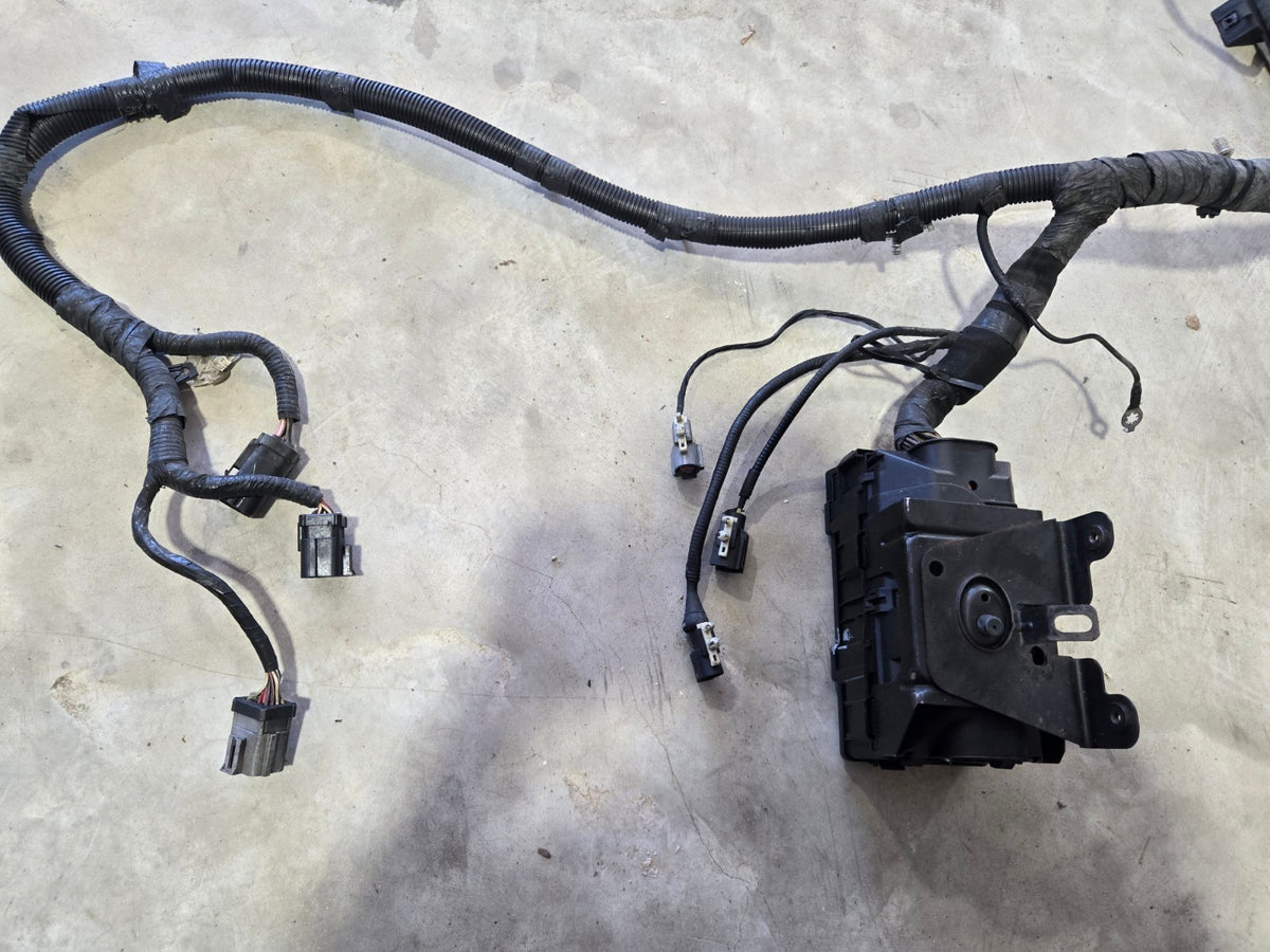 2004 Lincoln Town Car Main Engine Bay Wire Wiring Harness W Fuse Relay Box OEM