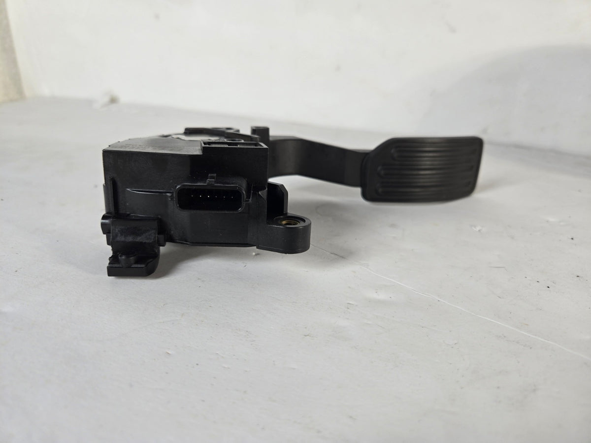 2014-2016 Nissan Sentra Gas Accelerator Pedal W Sensor 18002-3RA0B OEM 15250
