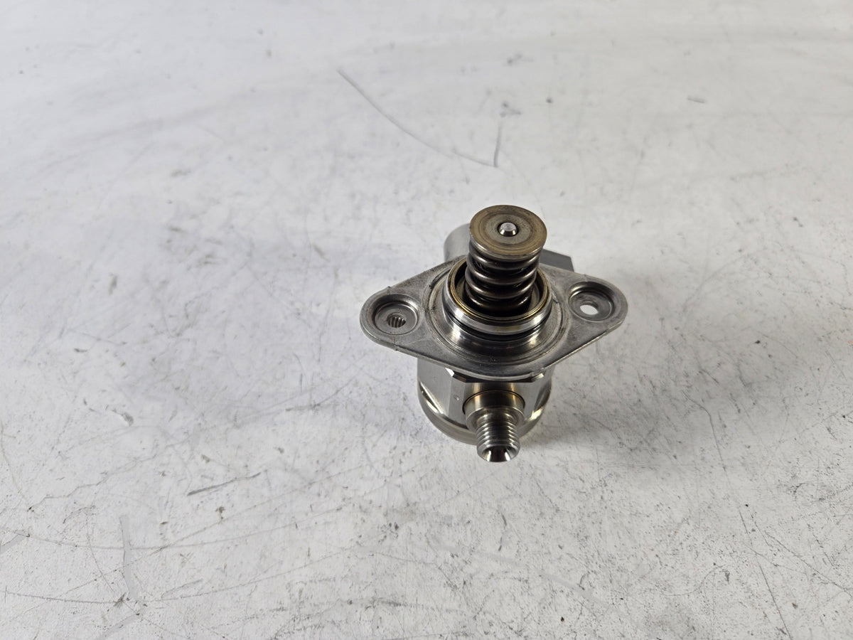 2010 2013 BMW 5 Series 550i 4.4L High Pressure Fuel Pump Assembly OEM 0261520068