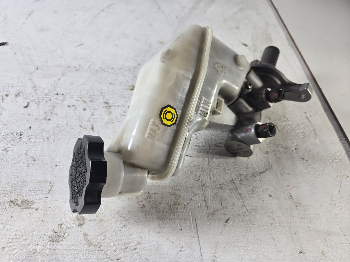 2011 2015 Hyundai Elantra Master Cylinder Reservoir Bottle Cap OEM 585103Y400