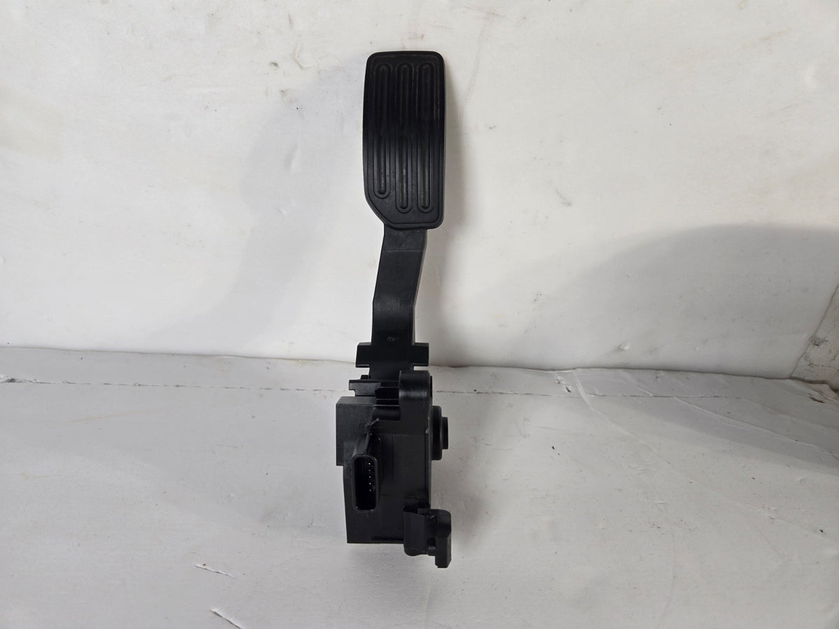 2014-2016 Nissan Sentra Gas Accelerator Pedal W Sensor 18002-3RA0B OEM 15250