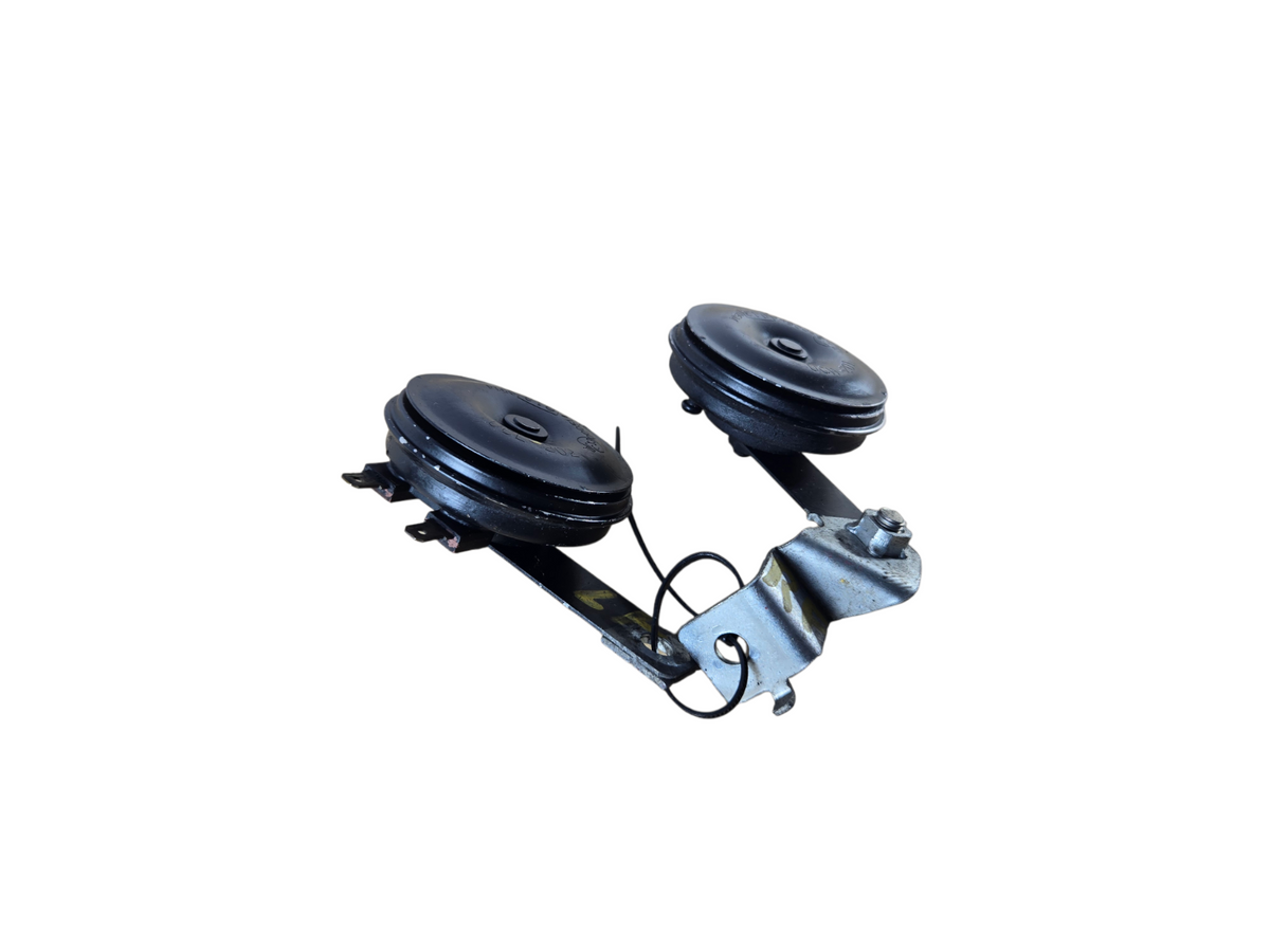2015-2019 Nissan Sentra Left Right Front Low Note Horn Horns 25620-4AF0A OEM 365