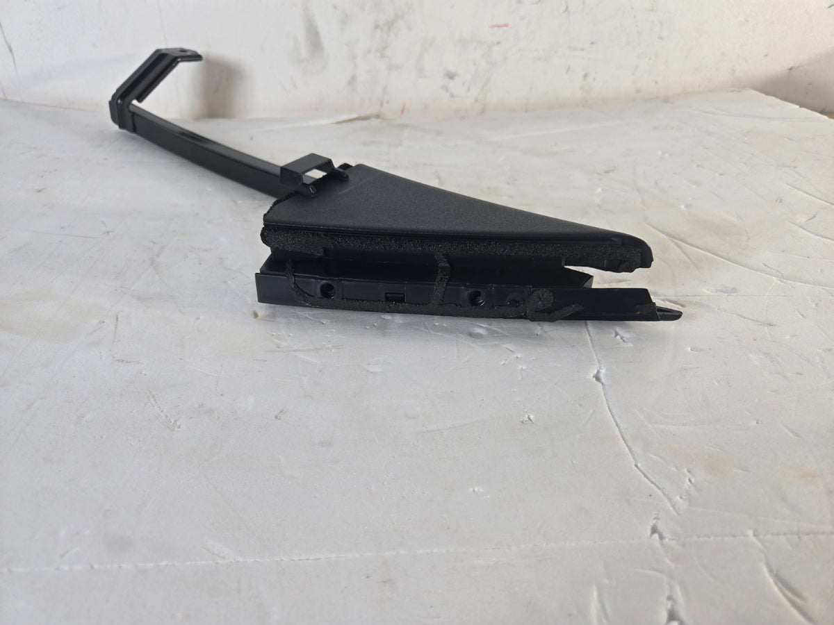 2013-2019 Nissan Sentra Right Rear Door Corner Guide Channel Bracket OEM 15282
