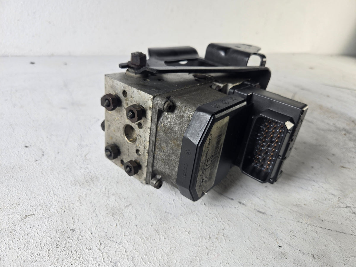 2004 Lincoln Town Car Anti Lock Braking System Pump Modulator W Bracket OEM