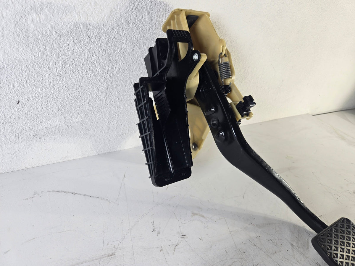 2010 2016 BMW 535i 550i M5 Foot Brake Stop Pedal With Bracket OEM 35006799891