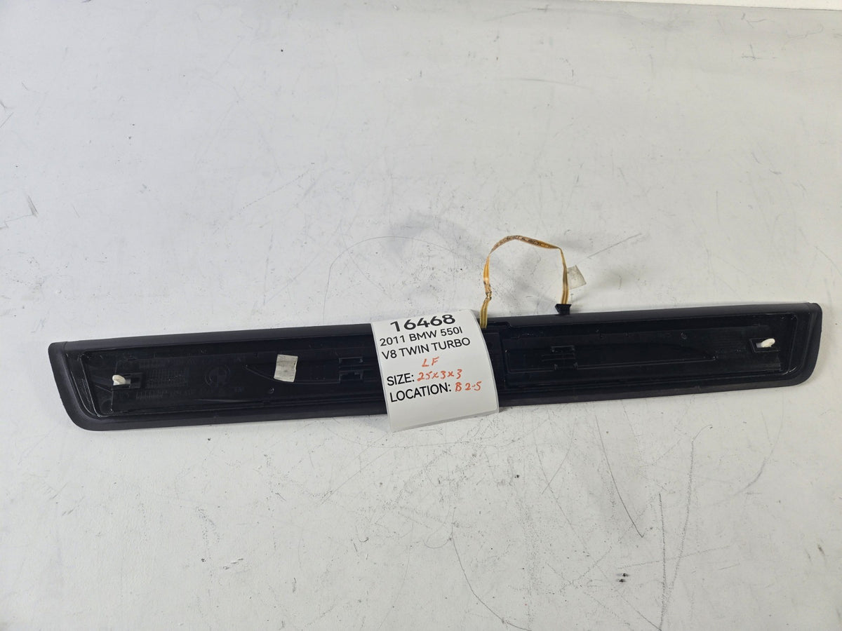 2010 2016 BMW 528i Right Passenger Front Door Sill Scuff Plate Trim 51477203608