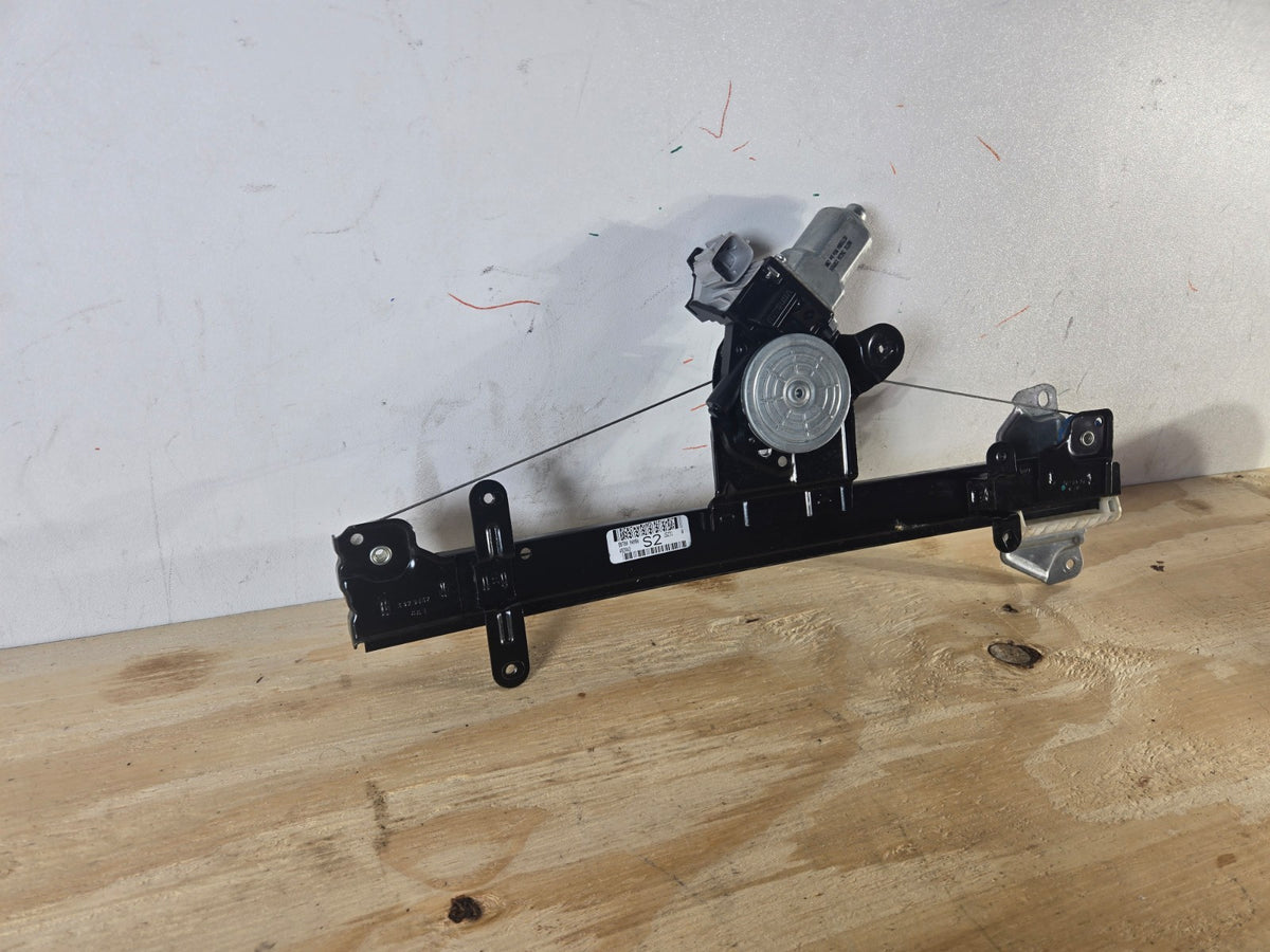 2013-2019 Nissan Sentra Right Front Door Window Regulator Motor RH Side OEM 5317