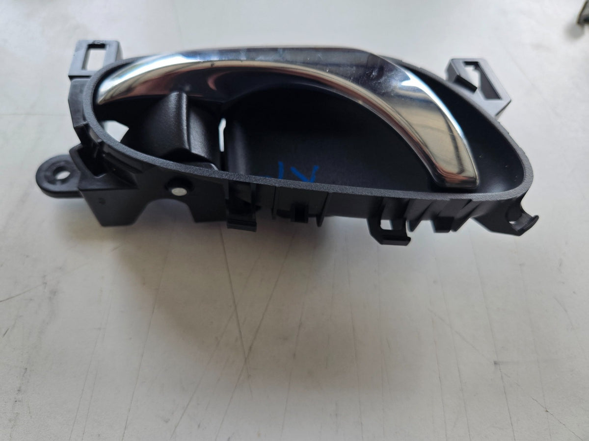 2019 Nissan Rogue Right Passenger front or REAR door interior inner handle OEM R