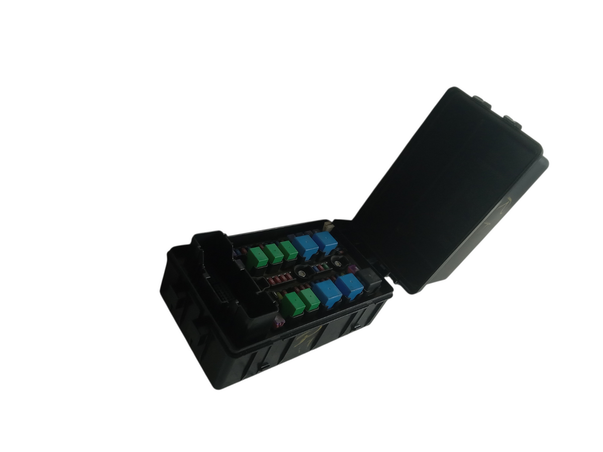 2012-2014 Hyundai Genesis Fusebox  Relay Module Fuse Box OEM 14545