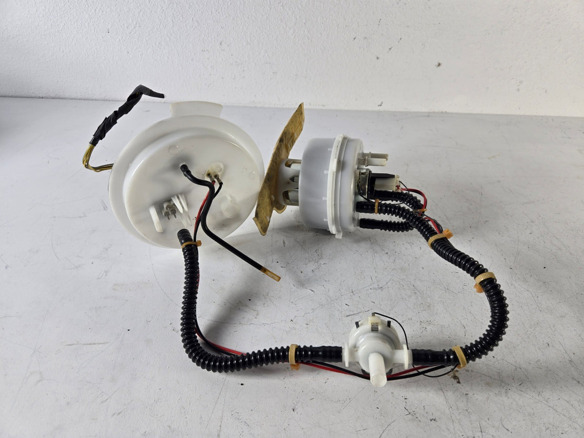 2010 2017 BMW 550i GT xDrive Gas Fuel Pump Sending Unit Assembly OEM 16117260636