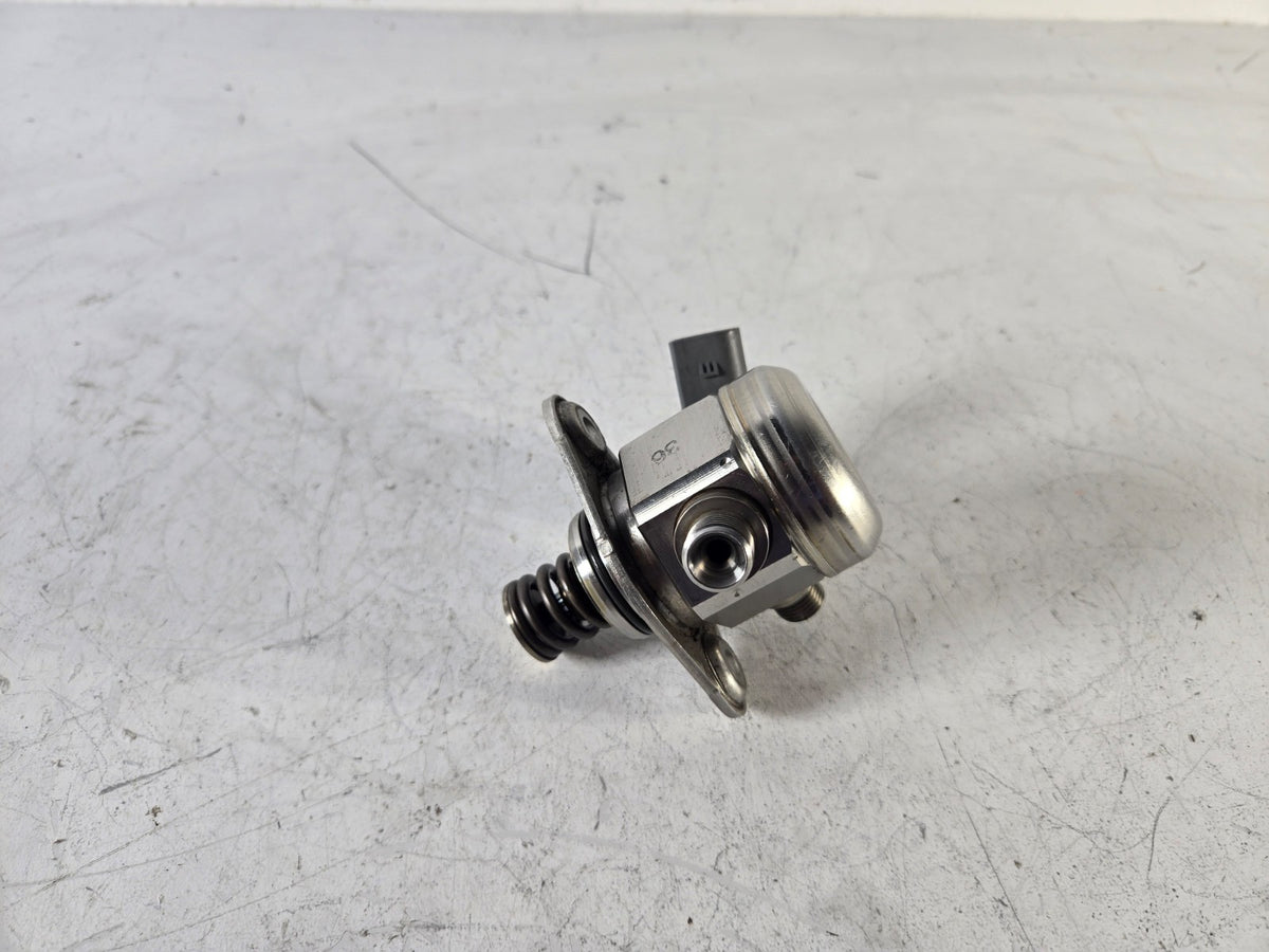 2010 2013 BMW 5 Series 550i 4.4L High Pressure Fuel Pump Assembly OEM 0261520068