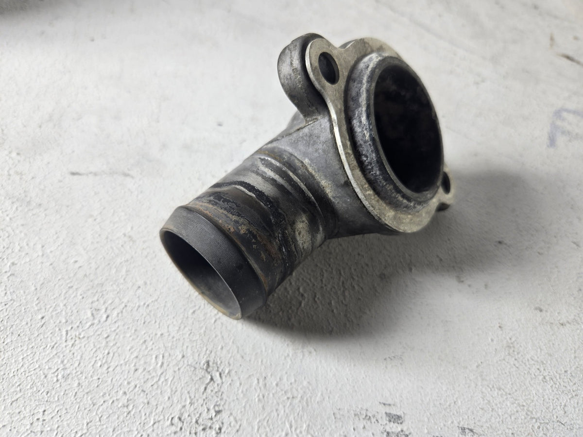 2001 2004 Lincoln Town Car 4.6L Thermostat Housing Water Outlet Connection OEM