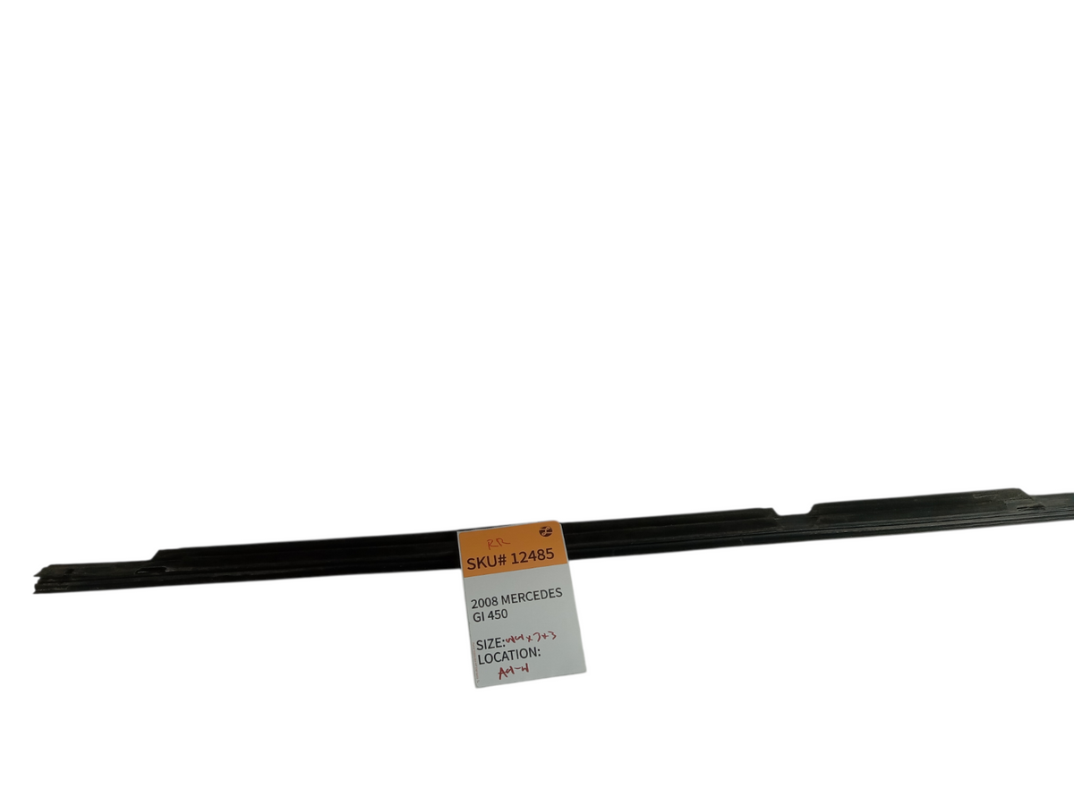 2008-2012 Mercedes-Benz GL450 Right Rear Sealing Strip Door Glass OEM 12485