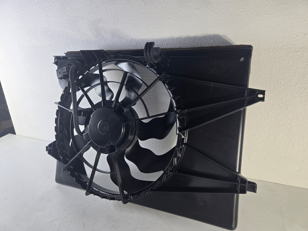 2015 2016 2017 2018 Kia Sedona Radiator Cooling Fan Assembly OEM 25380A9000