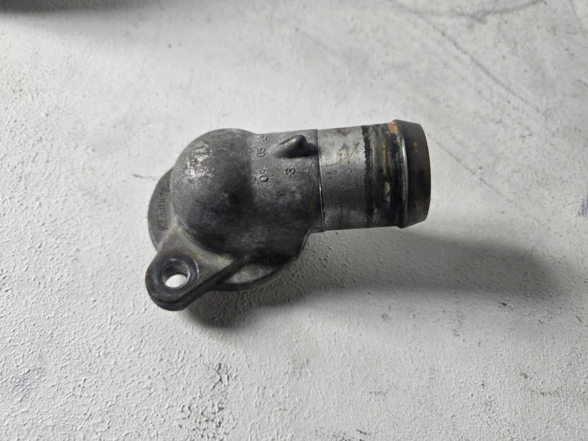 2001 2004 Lincoln Town Car 4.6L Thermostat Housing Water Outlet Connection OEM
