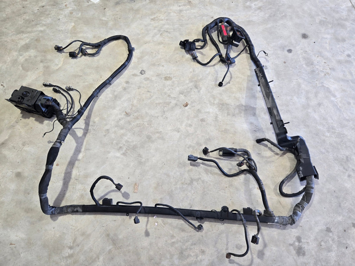 2004 Lincoln Town Car Main Engine Bay Wire Wiring Harness W Fuse Relay Box OEM