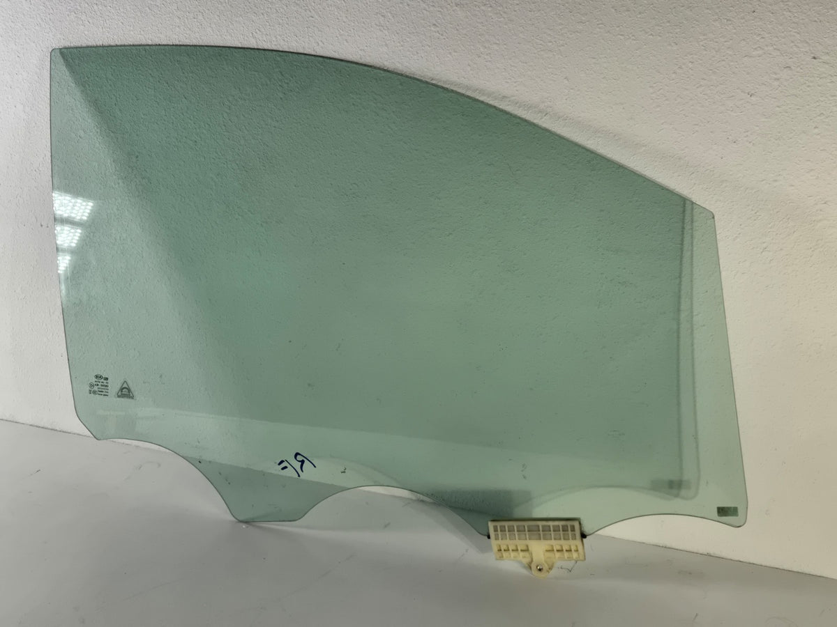 2015 2021 Kia Sedona Right Passenger Side Front Door Window Glass OEM 82420A9010