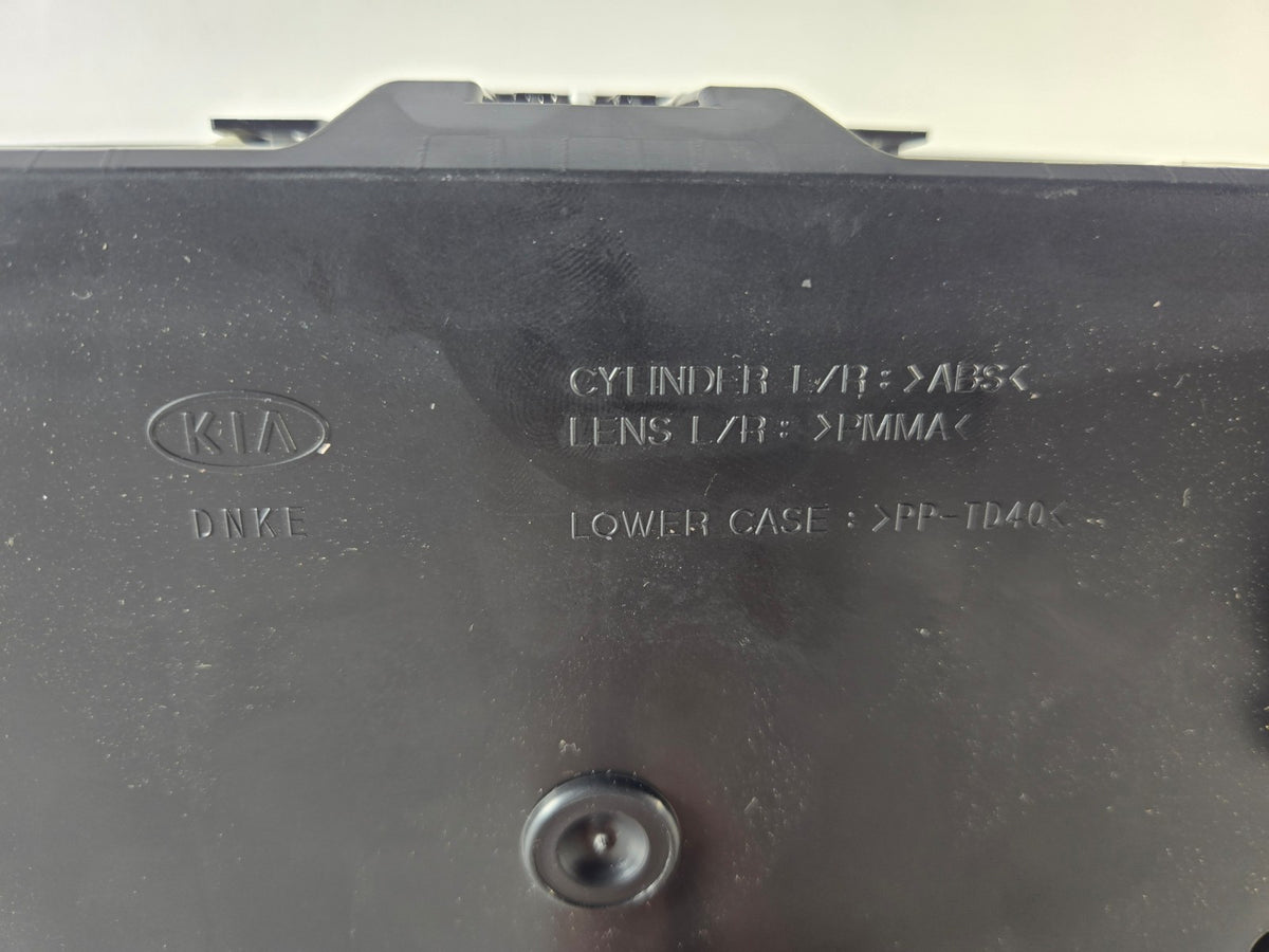2015 2018 Kia Sedona Dash Instrument Cluster Speedometer OEM 94017A9050