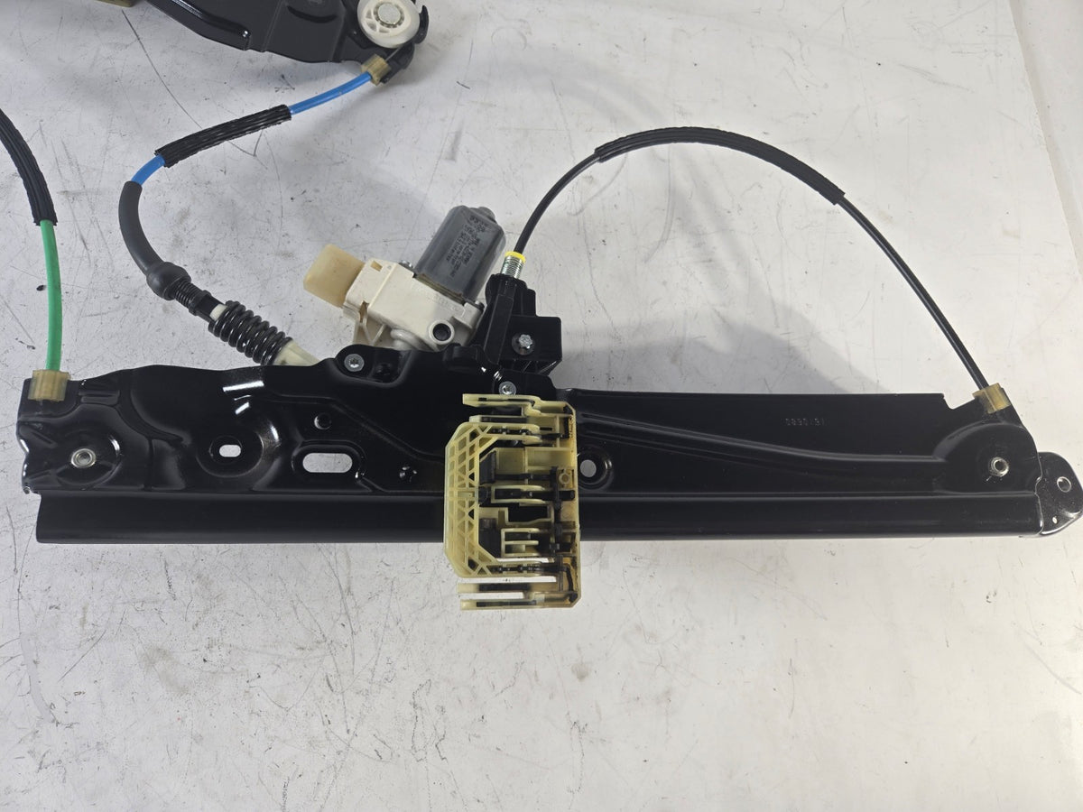 2010 2016 BMW 528i 550i Right Passenger Front Door Window Regulator Motor OEM