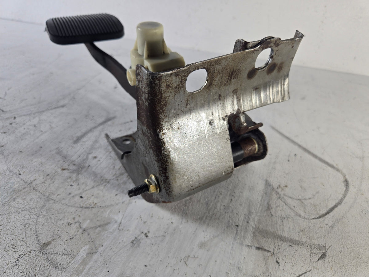 2004 Lincoln Town Car Floor Foot Brake Pedal With Bracket OEM 3W1Z2454AA