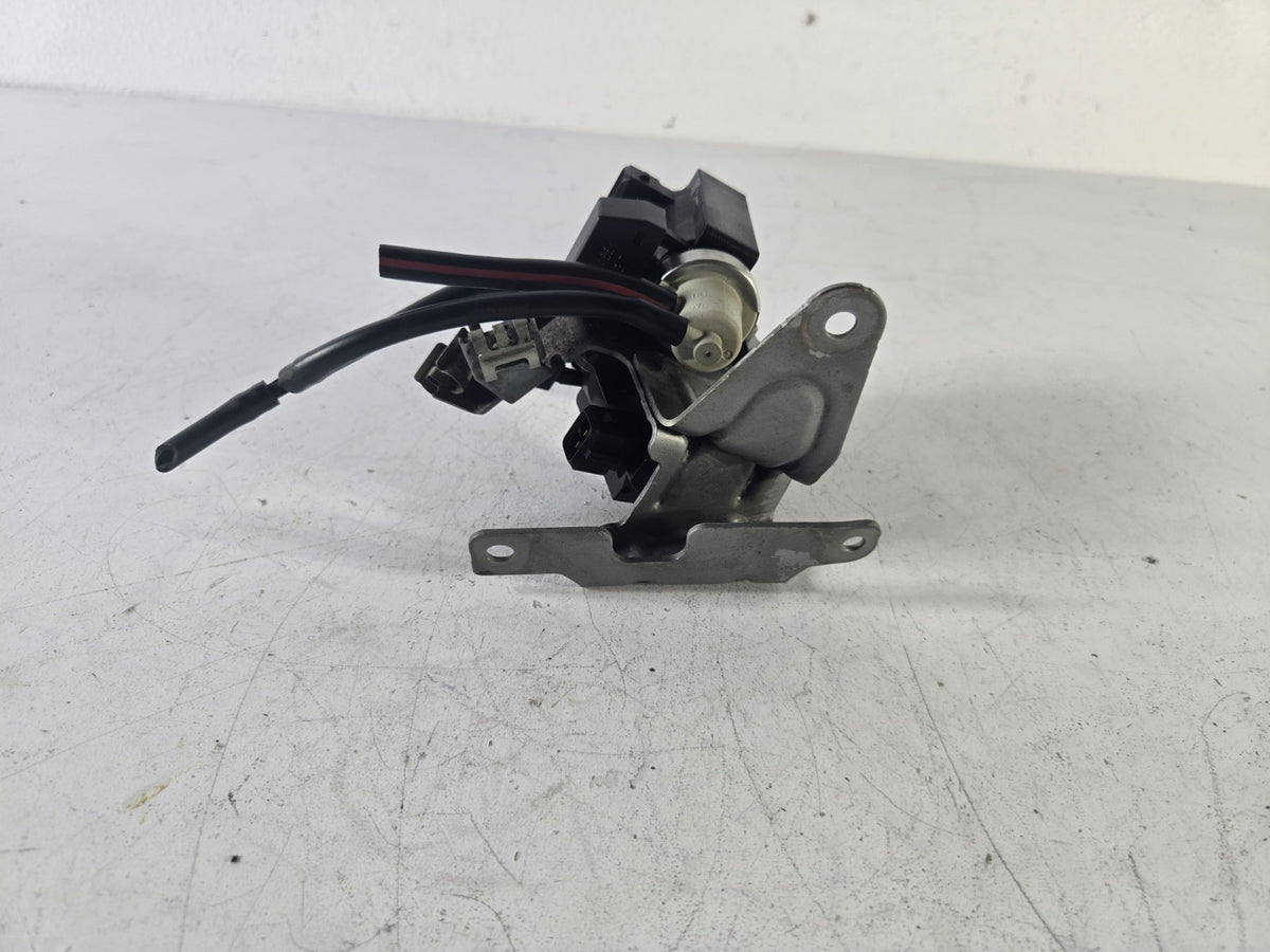 2013 2017 BMW 550i Turbocharge Pressure Booster Converter Solenoid Valve OEM