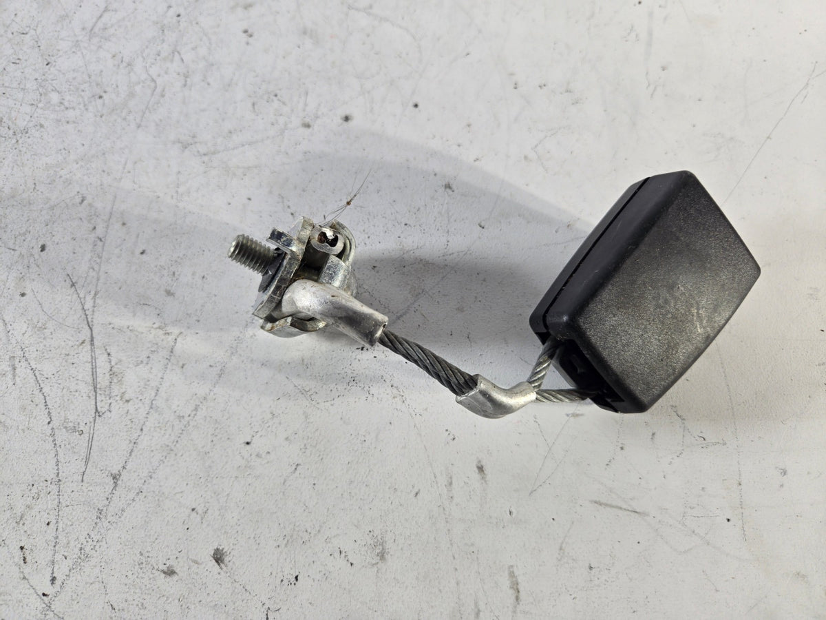 2010 2016 BMW 528i 535d 550i Left Driver Rear Seat Belt Buckle Lower OEM