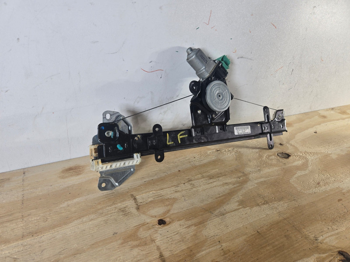 2013-2019 Nissan Sentra Left Front Door Window Regulator Motor LH Side OEM 15318