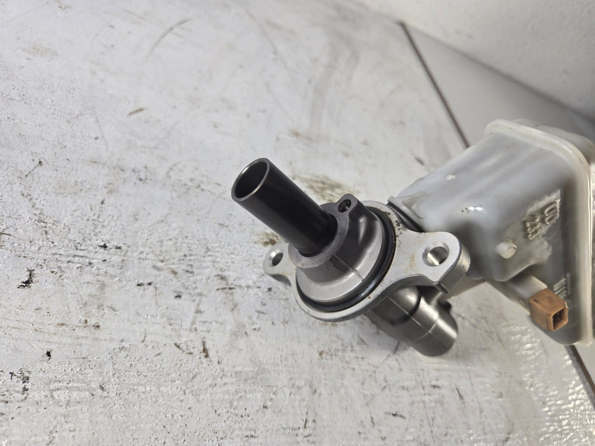 2011 2015 Hyundai Elantra Master Cylinder Reservoir Bottle Cap OEM 585103Y400