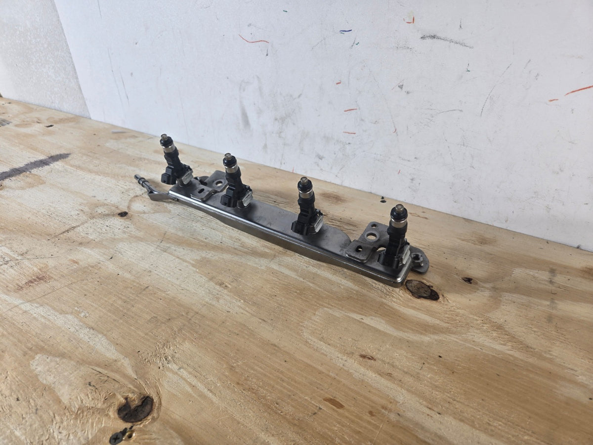 2013-2019 Nissan Sentra 1.8L Fuel Rail With Fuel Injectors 17520-3RC2A OEM 15326