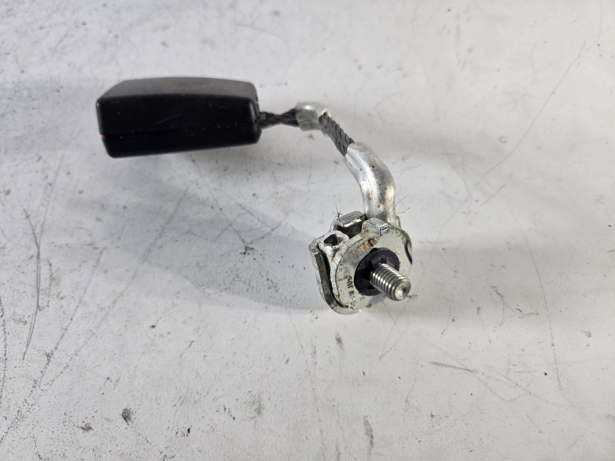 2010 2016 BMW 528i 535d 550i Left Driver Rear Seat Belt Buckle Lower OEM