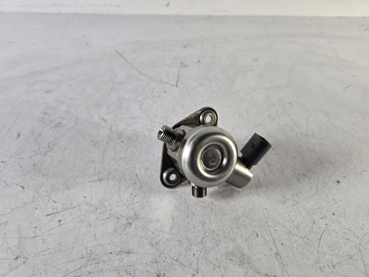 2010 2013 BMW 5 Series 550i 4.4L High Pressure Fuel Pump Assembly OEM 0261520068