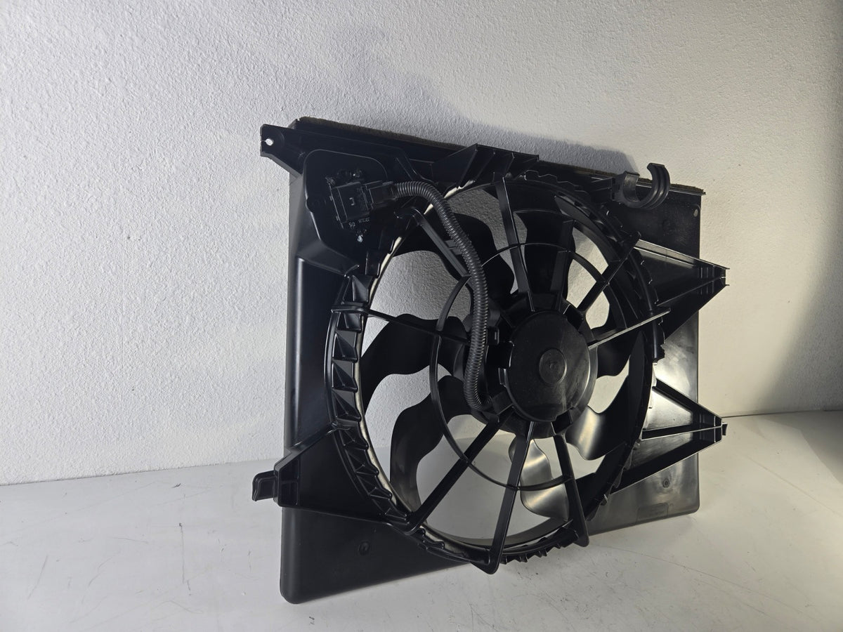 2015 2016 2017 2018 Kia Sedona Radiator Cooling Fan Assembly OEM 25380A9000
