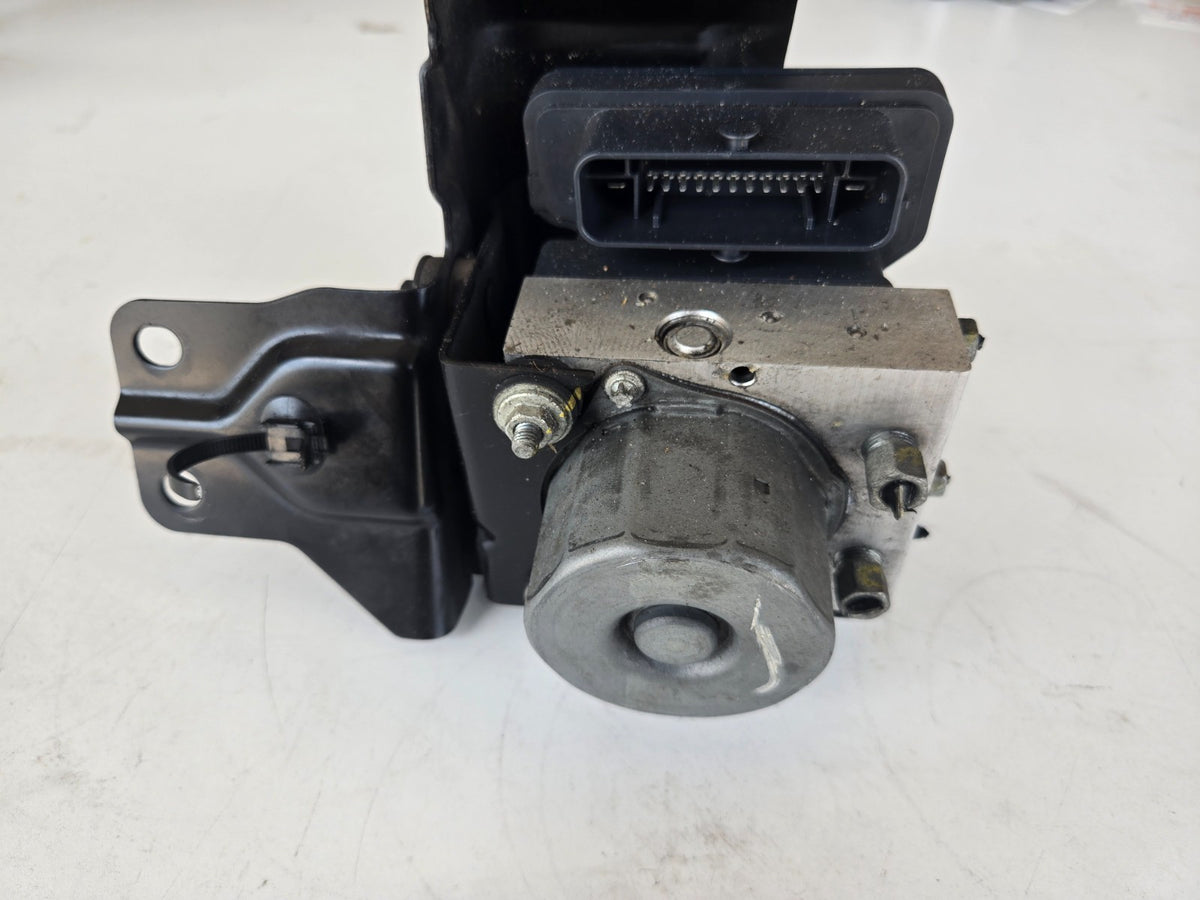 2015 Nissan Rogue FWD ABS anti Lock brake pump actuator assembly 47660-4ba6a USA